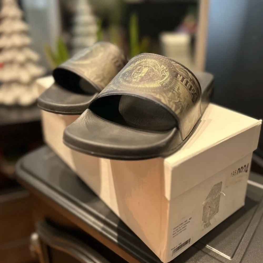 Givenchy Men’s Pool Slide Dollar Size 42 MSRP $325 Authentic 100%.